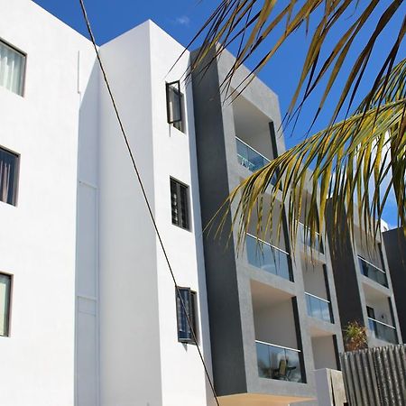 Flic En Flac Beach Penthouse Exterior photo