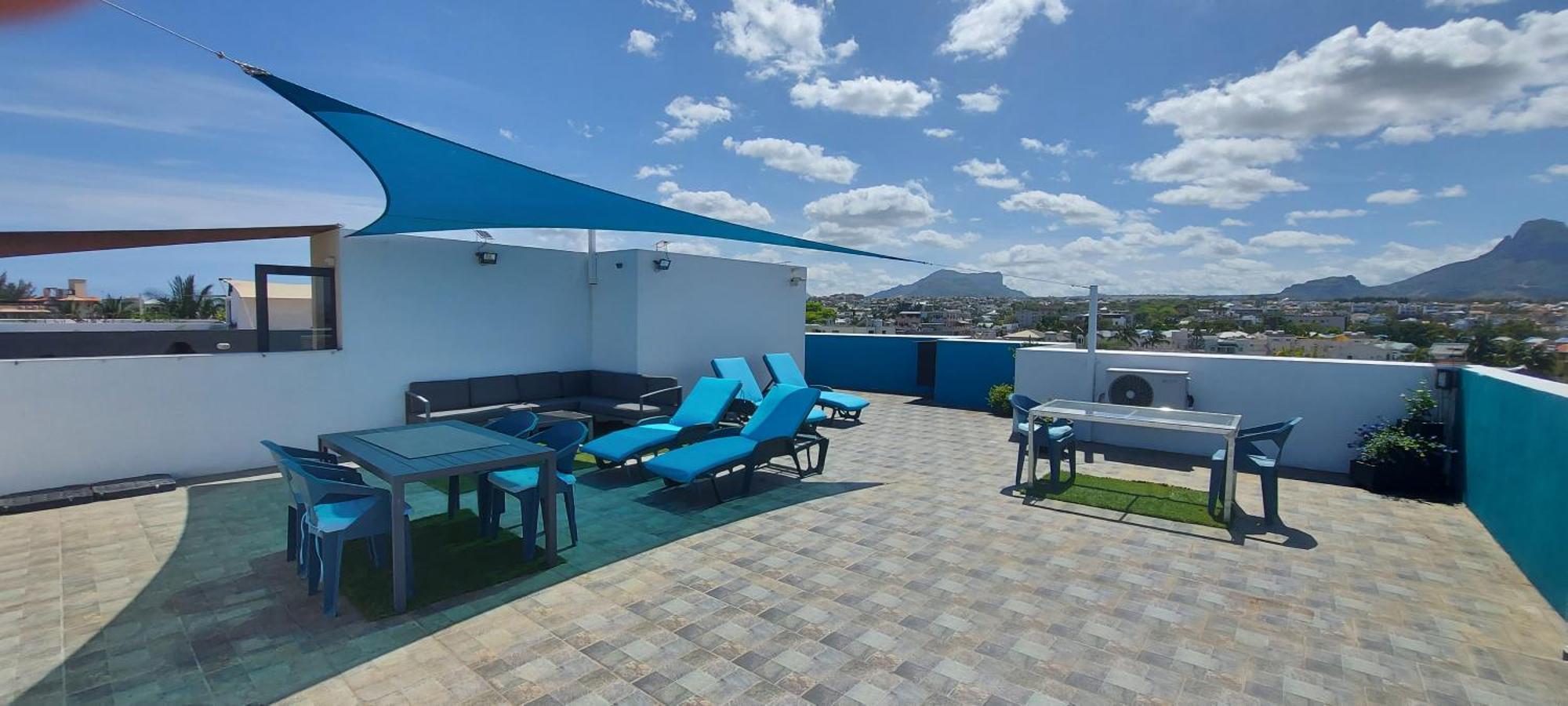 Flic En Flac Beach Penthouse Exterior photo