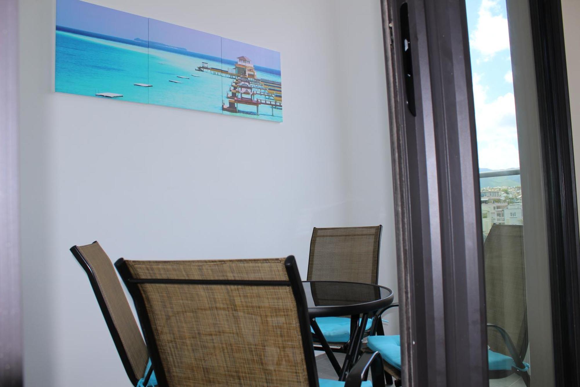 Flic En Flac Beach Penthouse Exterior photo